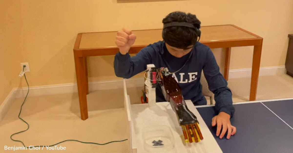 High Schooler Creates Mind-Controlled Robotic Arm Using 3D Printer And Artificial Intelligence