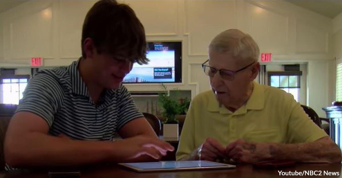 A Group of Teenagers Make Time to Provide Answers for Elderly People Regarding Technology Problems