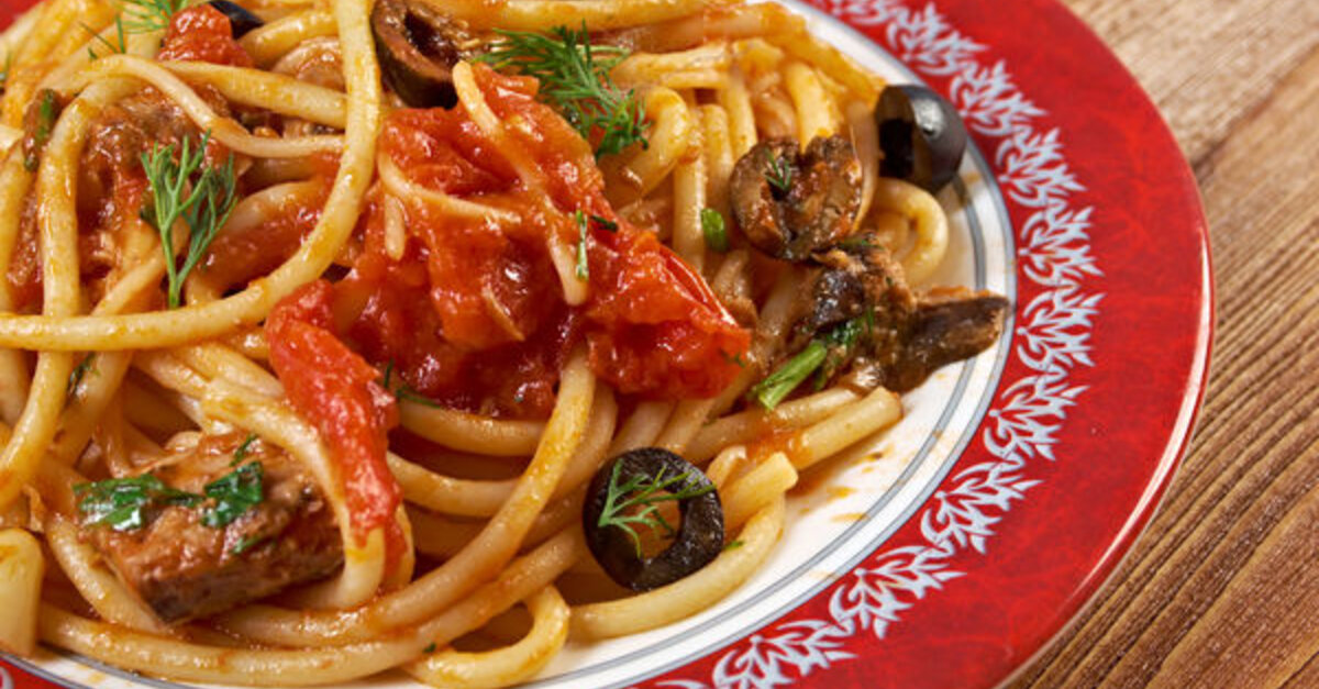 Spaghetti alla Puttanesca – 12 Tomatoes